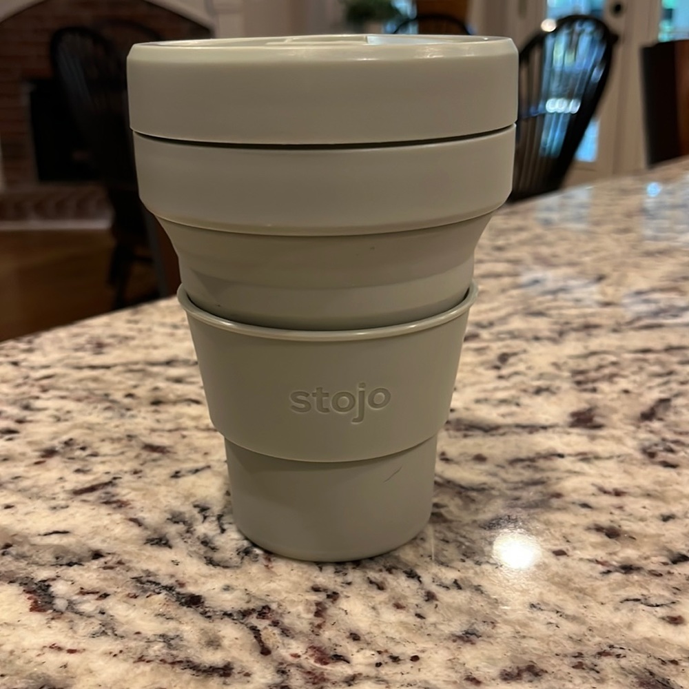 New without tags STOJO Collapsible cup with straw and cover